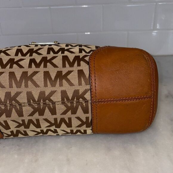 Michael Kors Bag Purse Handbag Millbrook Signature Jacquard Large Shoulder Hobo - Picture 8 of 16